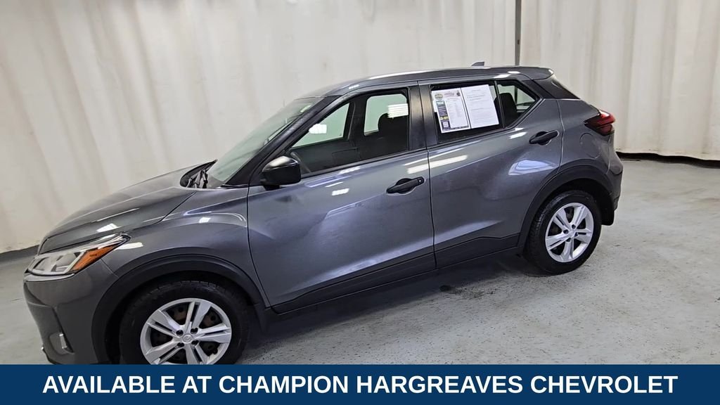 Used 2022 Gun Metallic Nissan S image 5