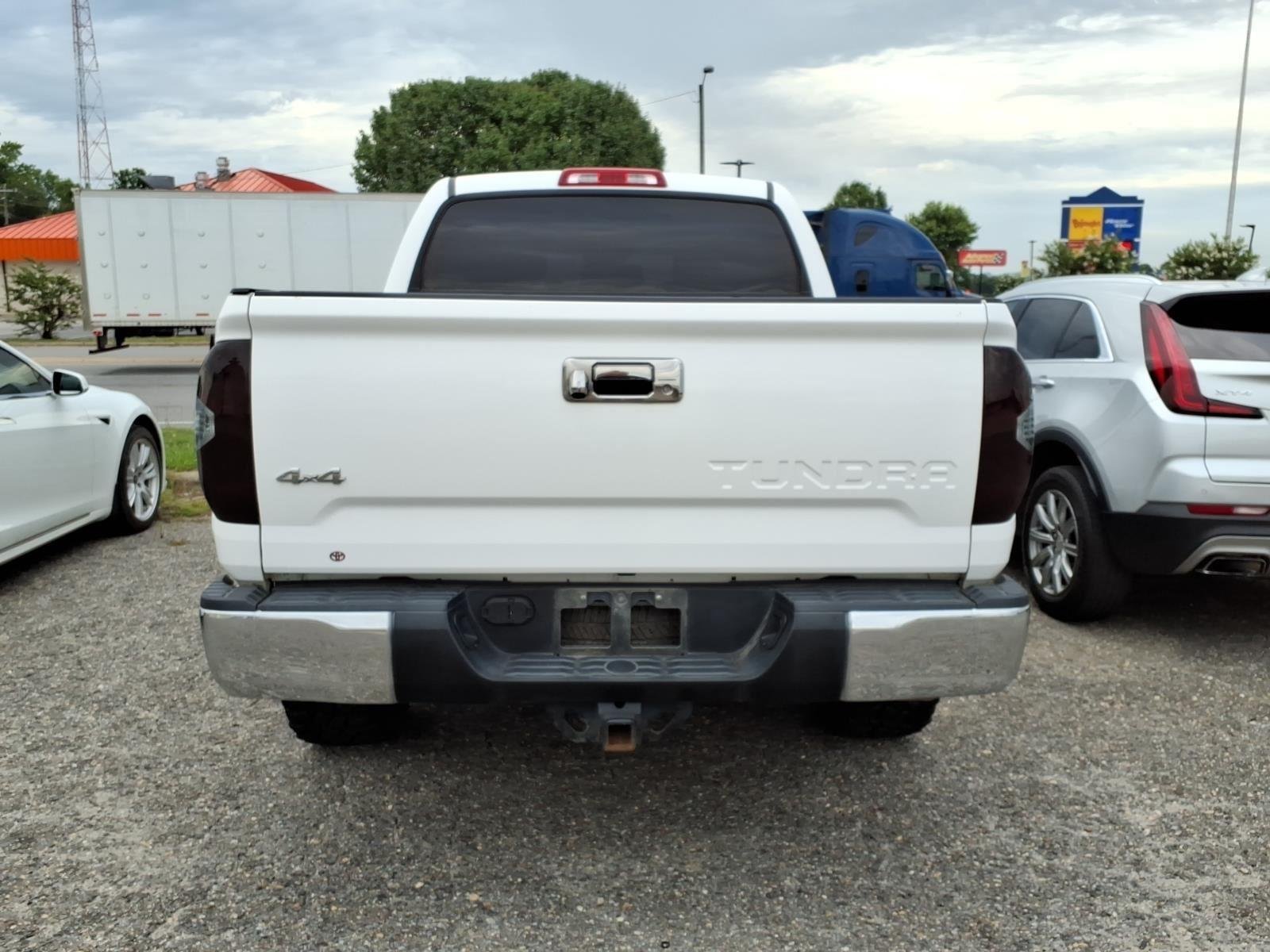 Used 2018 Super White Toyota SR5 image 5