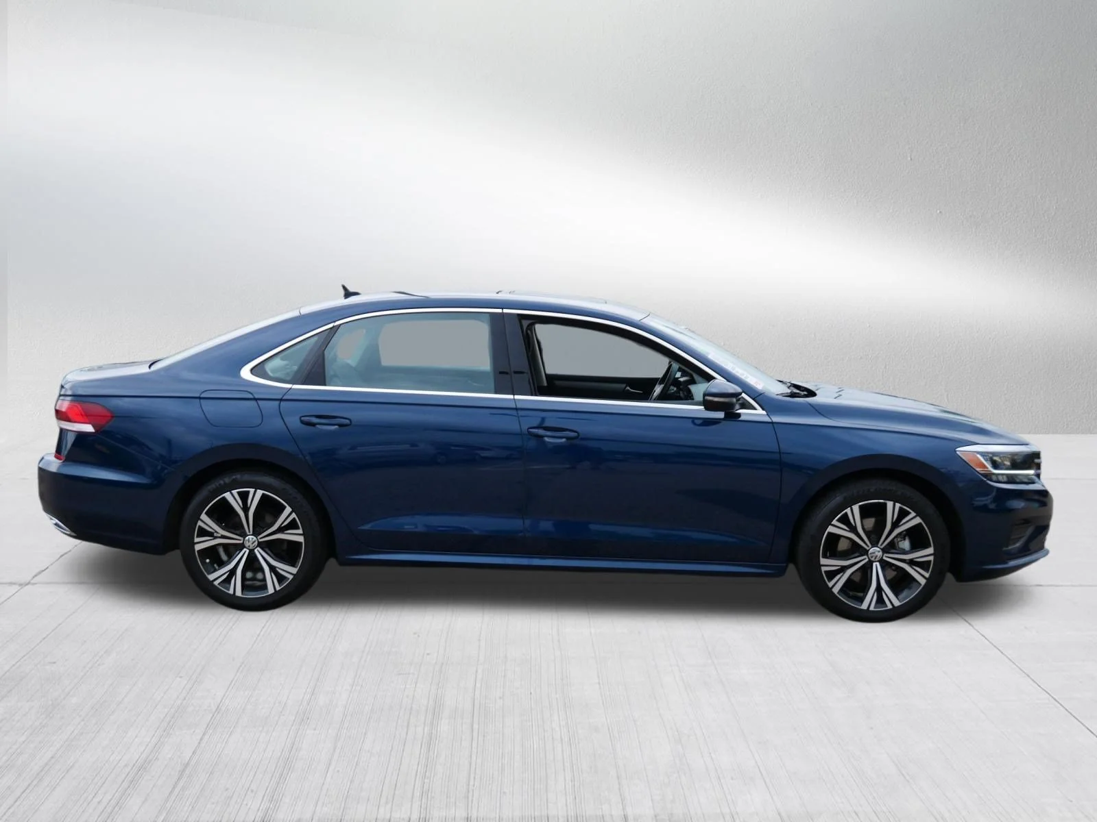 Certified Used 2022 Tourmaline Blue Metallic Volkswagen 2.0T SE image 8