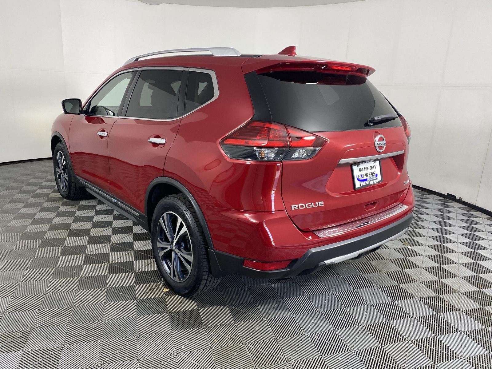 Used 2017 Palatial Ruby Nissan SL image 7