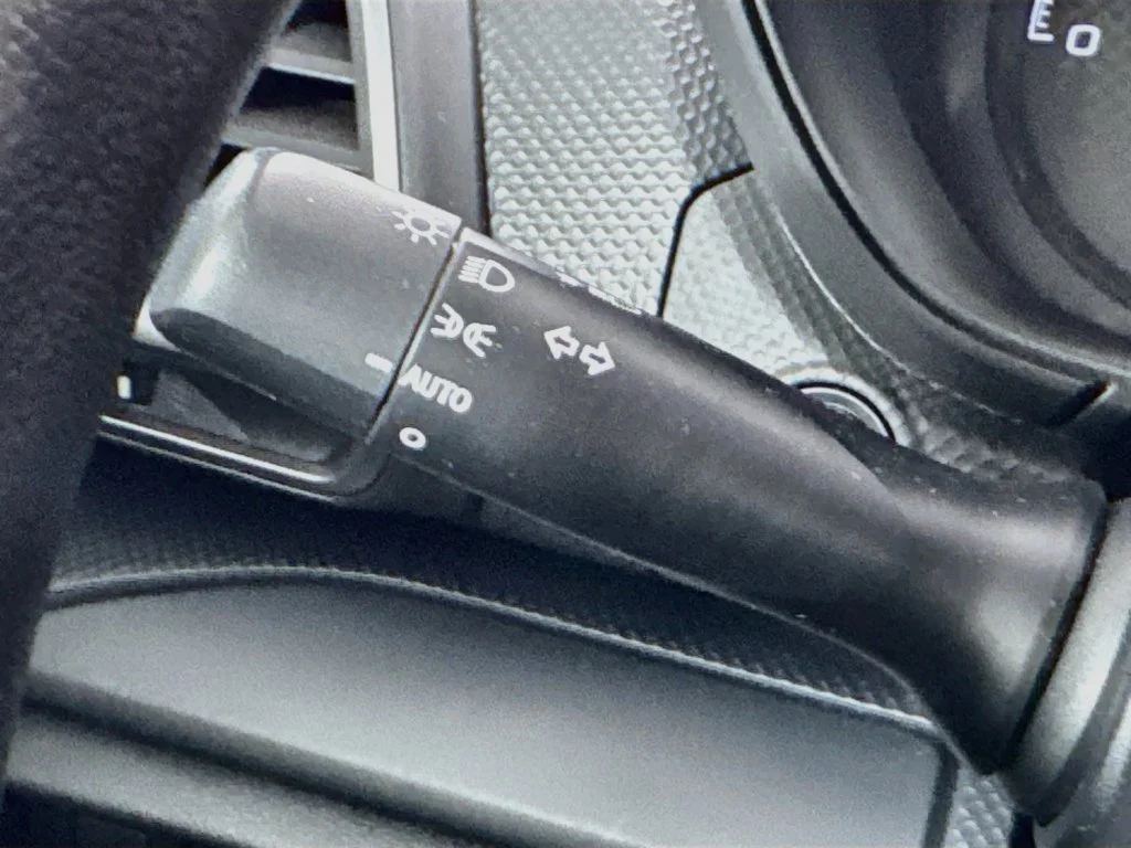 Used 2020 White Subaru Base image 12