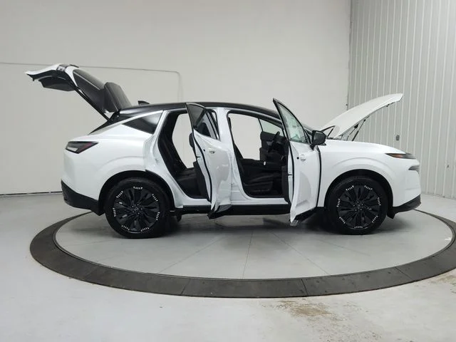 New 2026 White Nissan Platinum image 16