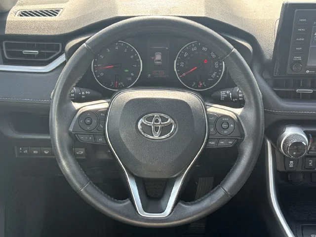 Used 2021 Silver Toyota XLE Premium image 23
