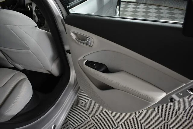 Used 2013 Silver Dodge SXT image 19