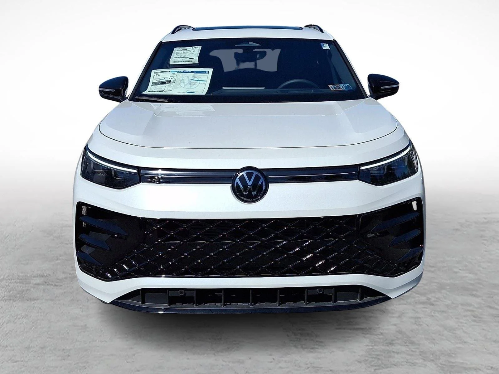 New 2026 0P0P/OPLWHTPRL Volkswagen SE R-Line Black image 2