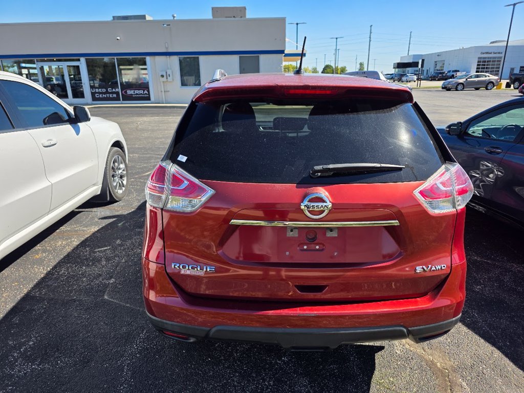 Used 2016 Cayenne Red Nissan SV image 3
