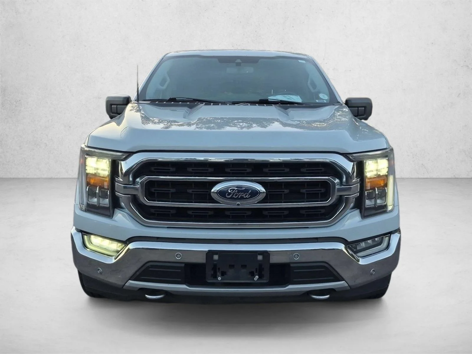Used 2021 Space White Metallic Ford XLT image 2