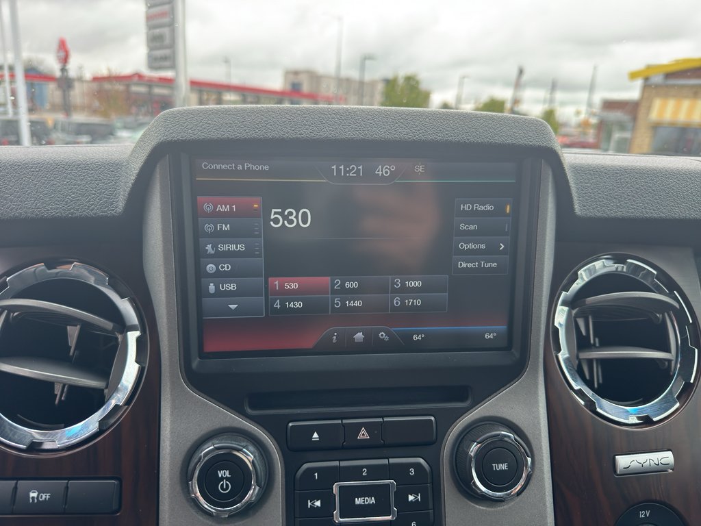 Used 2015 White Ford Lariat image 26