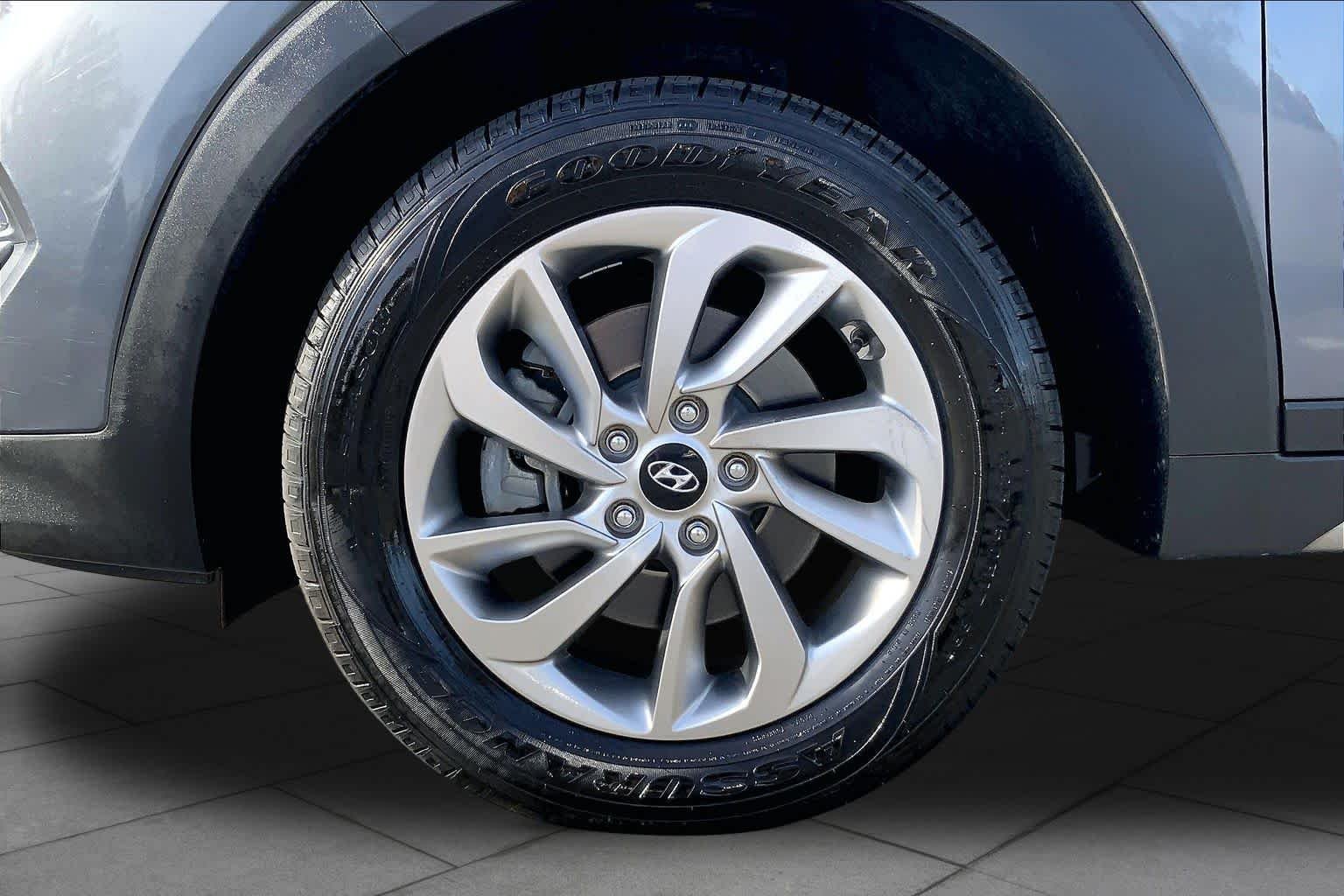 Used 2017 Coliseum Grey Hyundai SE image 11