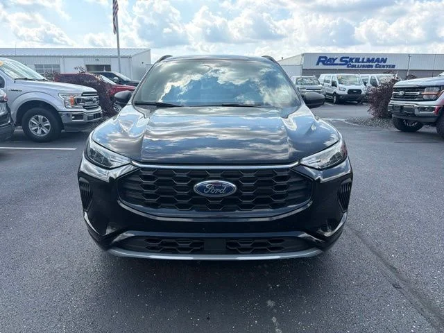 Used 2023 Agate Black Metallic Ford ST-Line image 2