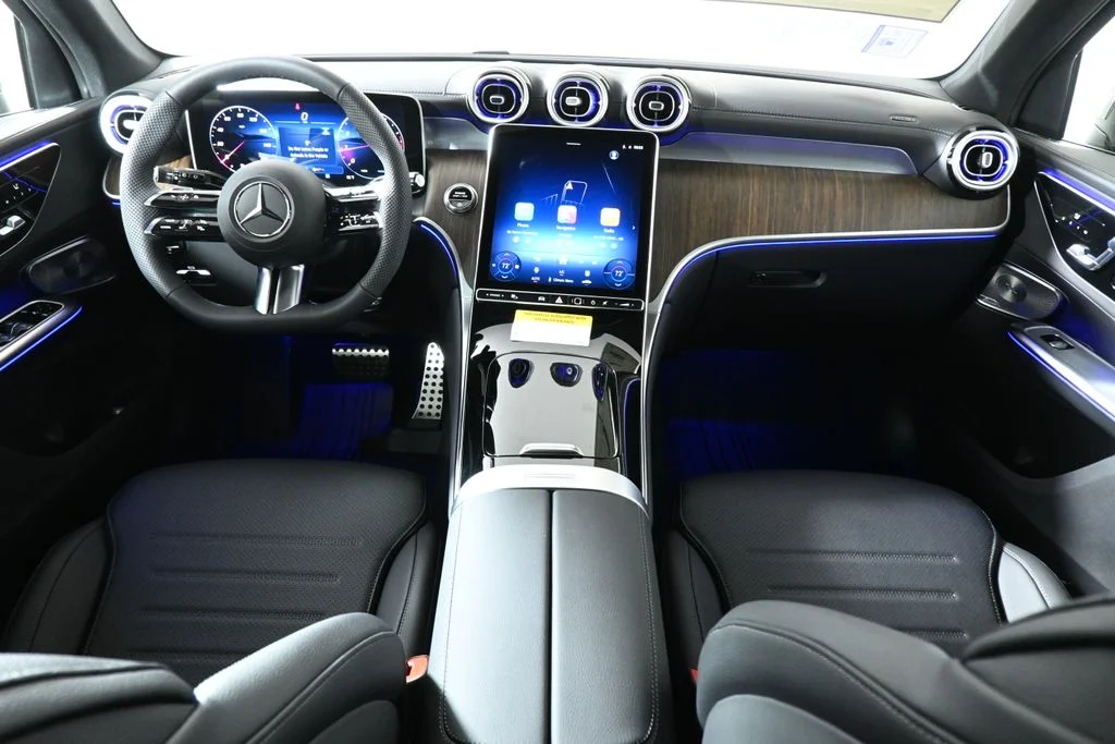 Used 2026 Gray Mercedes-Benz GLC 300 image 4