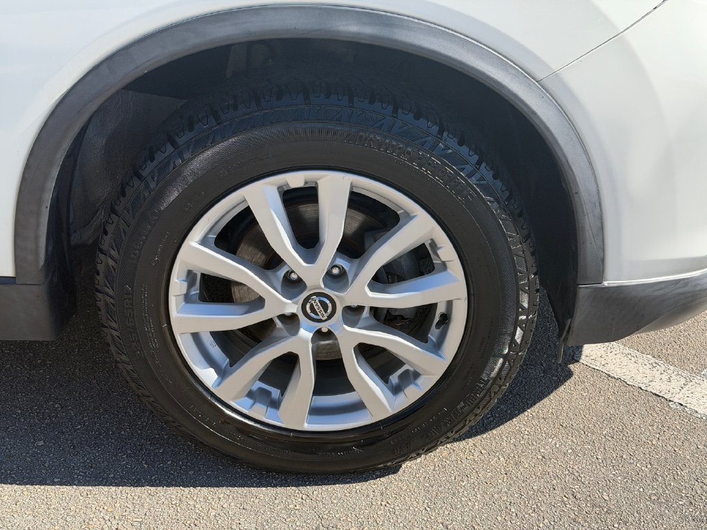 Used 2019 White Nissan SV image 21