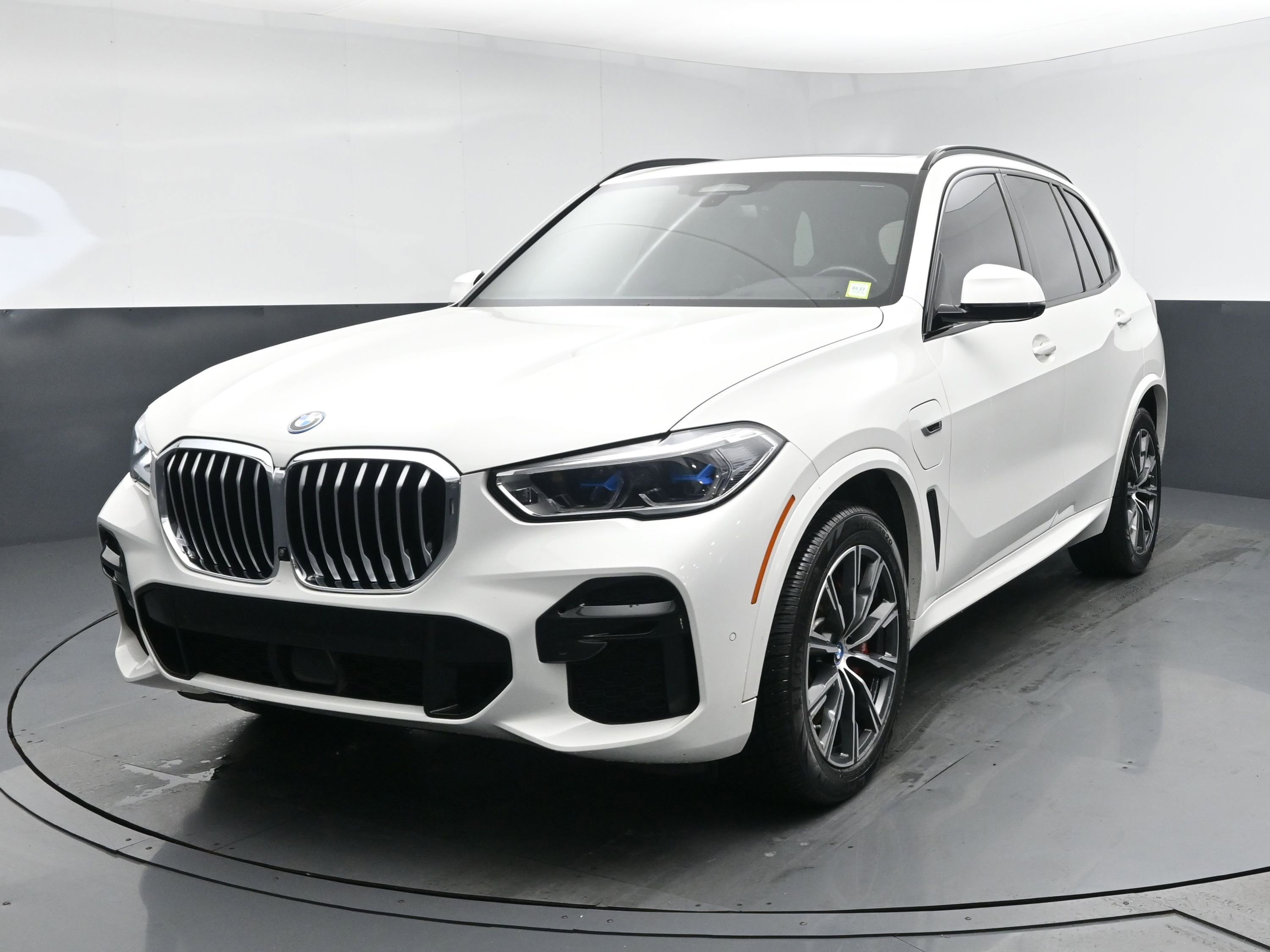 2023 BMW X5 xDrive45e's photo