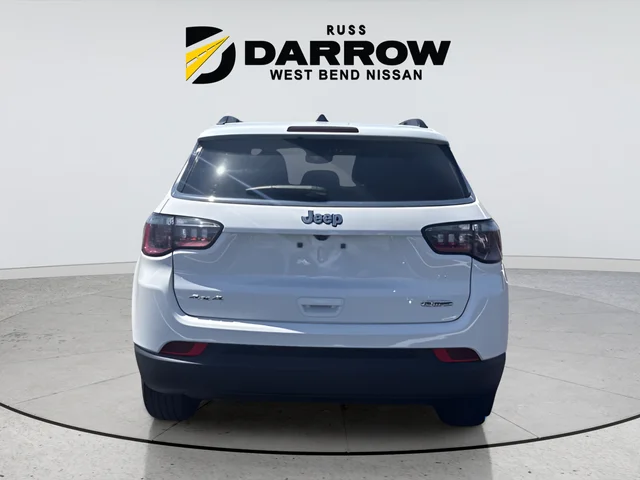 Used 2025 White Jeep Latitude image 5