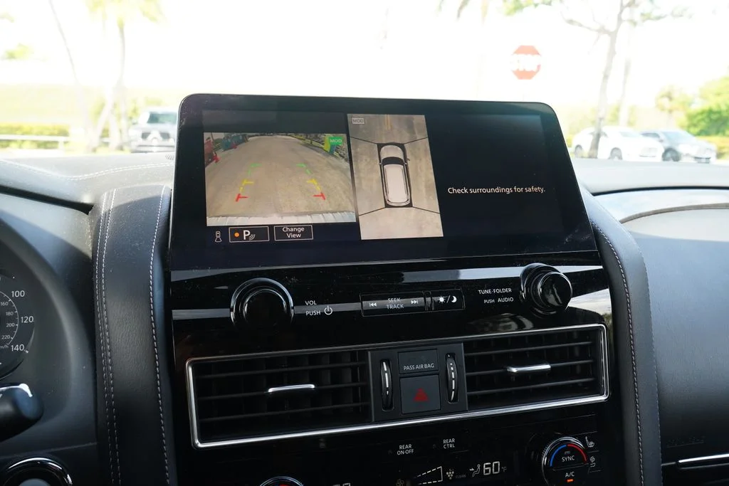 Used 2024 White INFINITI Sensory image 6