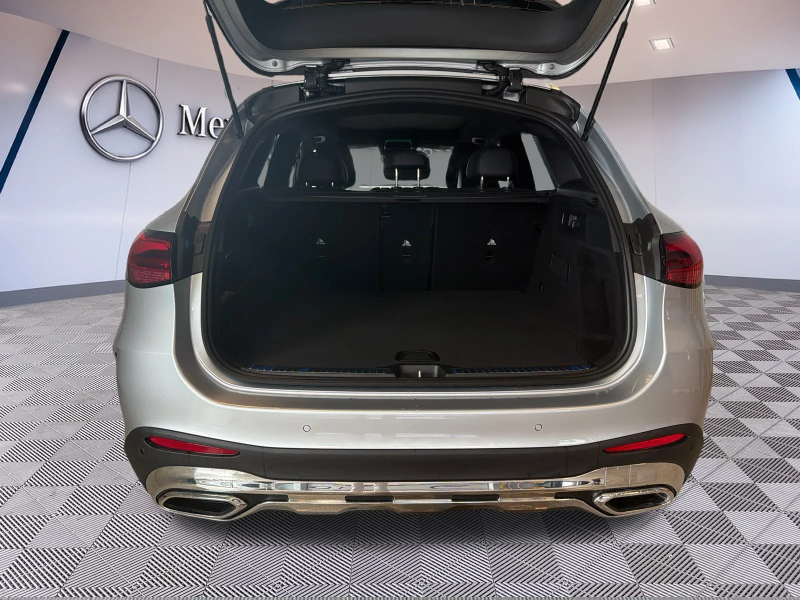 Used 2026 Silver Mercedes-Benz GLC 300 4MATIC SUV image 7