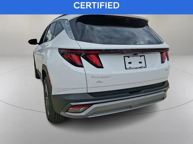Used 2025 White Hyundai SEL image 8