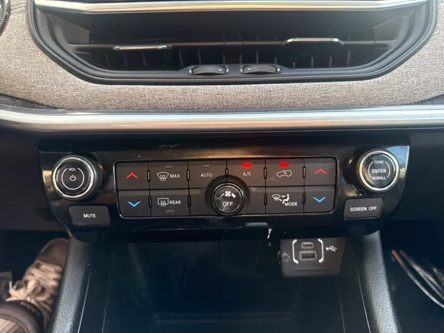 Used 2022 Black Jeep Latitude image 20