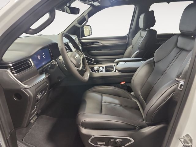 New 2026 Bright White Clear-Coat Exterior Paint Jeep Limited Reserve image 9