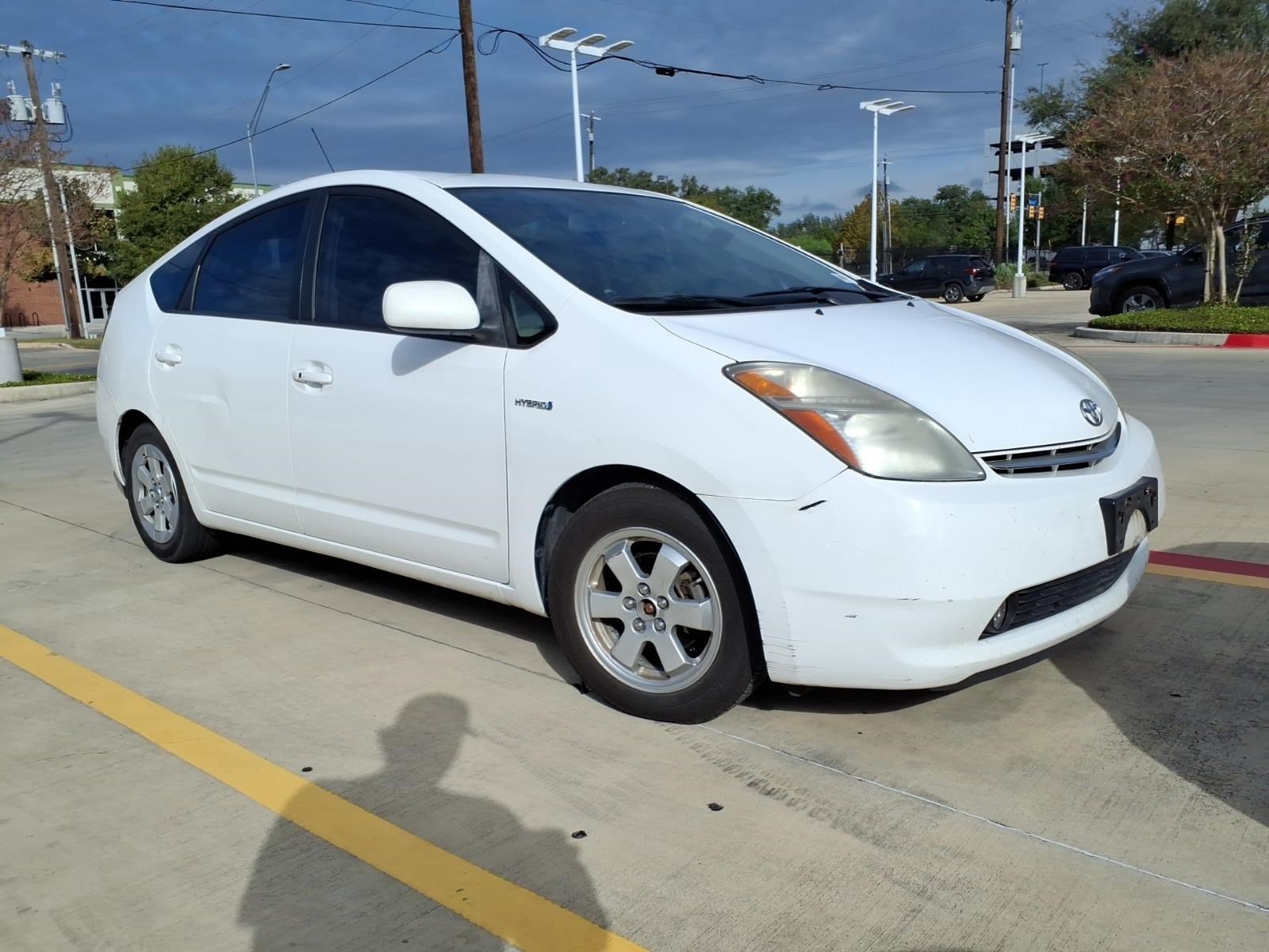 Used 2009 White Toyota Touring image 2