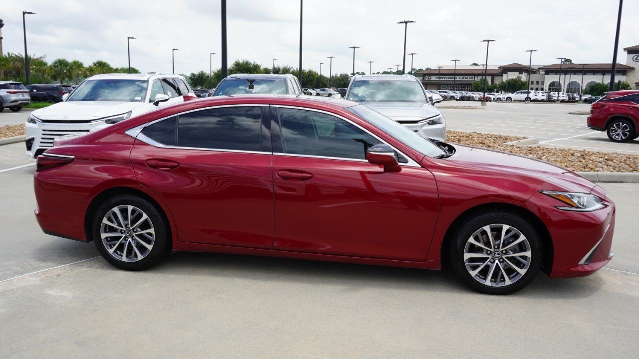 Used 2022 Red Lexus ES 350 image 4