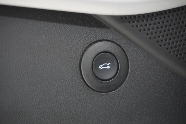 Used 2021  Chevrolet 1LS image 16