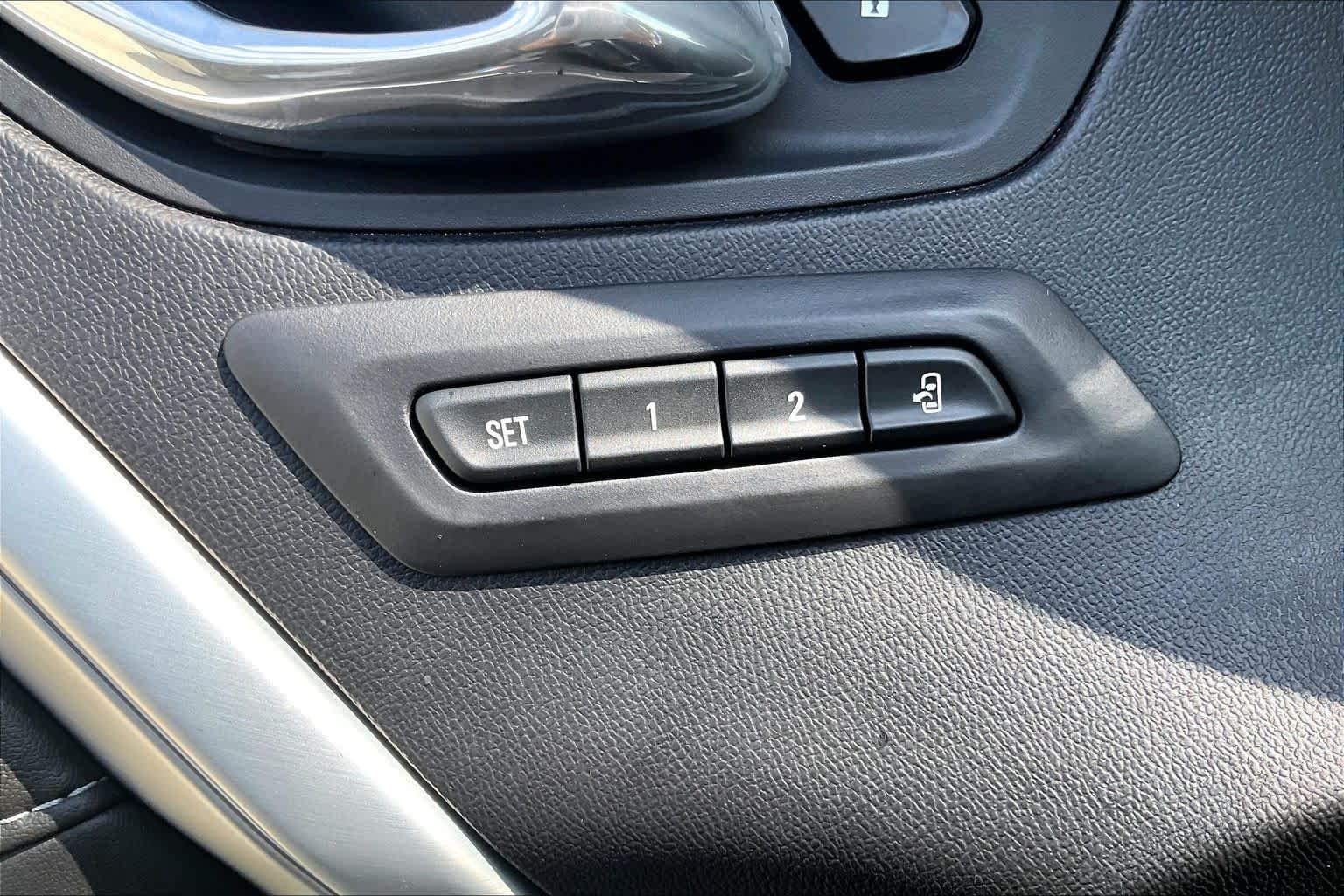 Used 2016 Black Chevrolet 2LT image 32