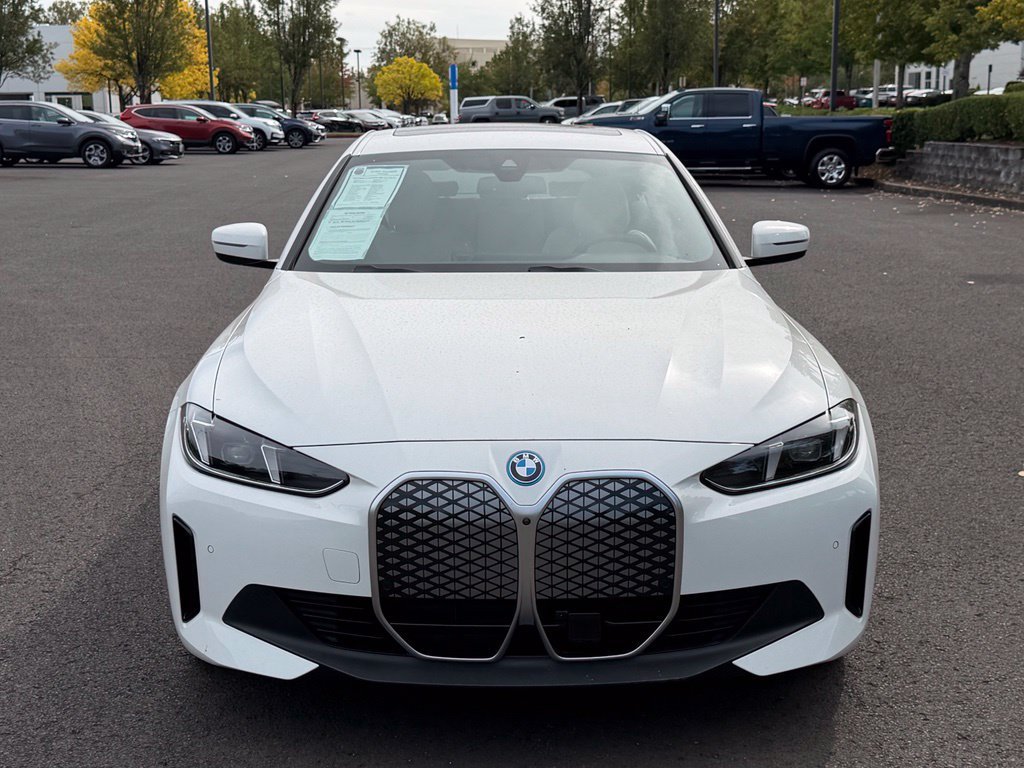 Used 2025 Alpine White BMW xDrive40 image 3