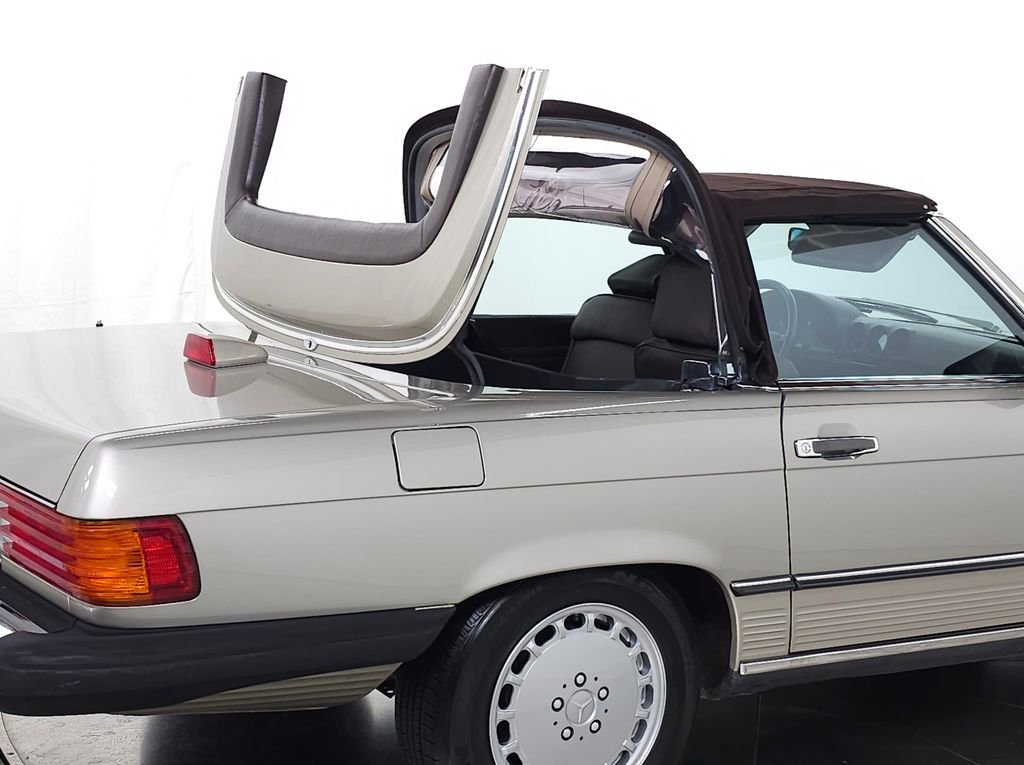 Used 1987 Gold Mercedes-Benz 560 SL image 7