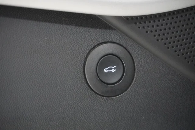 Used 2021  Chevrolet 1LS image 16