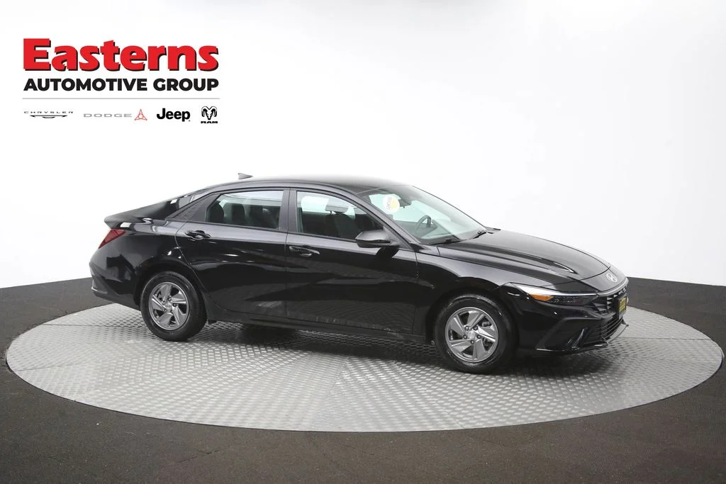 Used 2025 Black Hyundai SE image 44