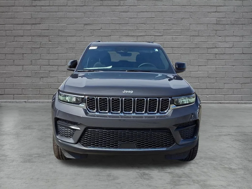 New 2026 Baltic Gray Metallic Clearcoat Jeep Laredo X image 2