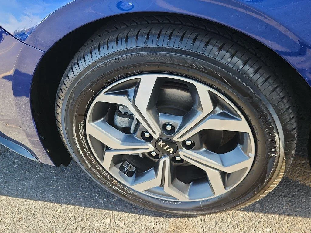 Used 2020 Deep Sea Blue Kia LXS image 16
