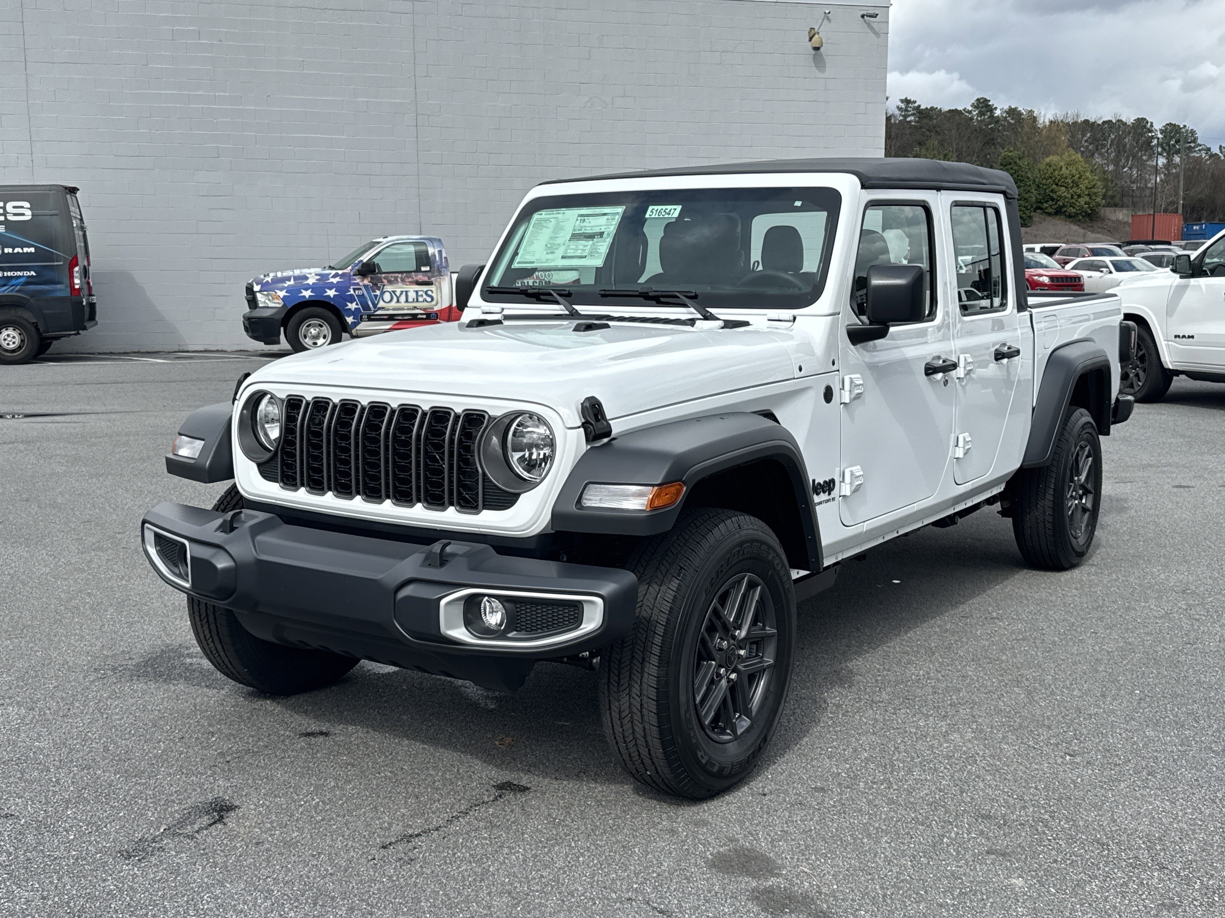 New 2026 Bright White Clear-Coat Exterior Paint Jeep Sport image 3