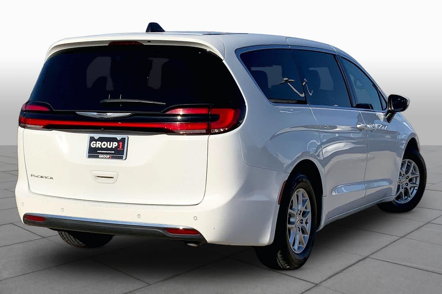 Used 2023 Bright White Clearcoat Chrysler Touring L image 13
