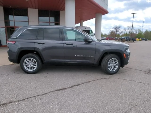 New 2026 Baltic Gray Metallic Clear-Coat Exterior Paint Jeep Laredo X image 29