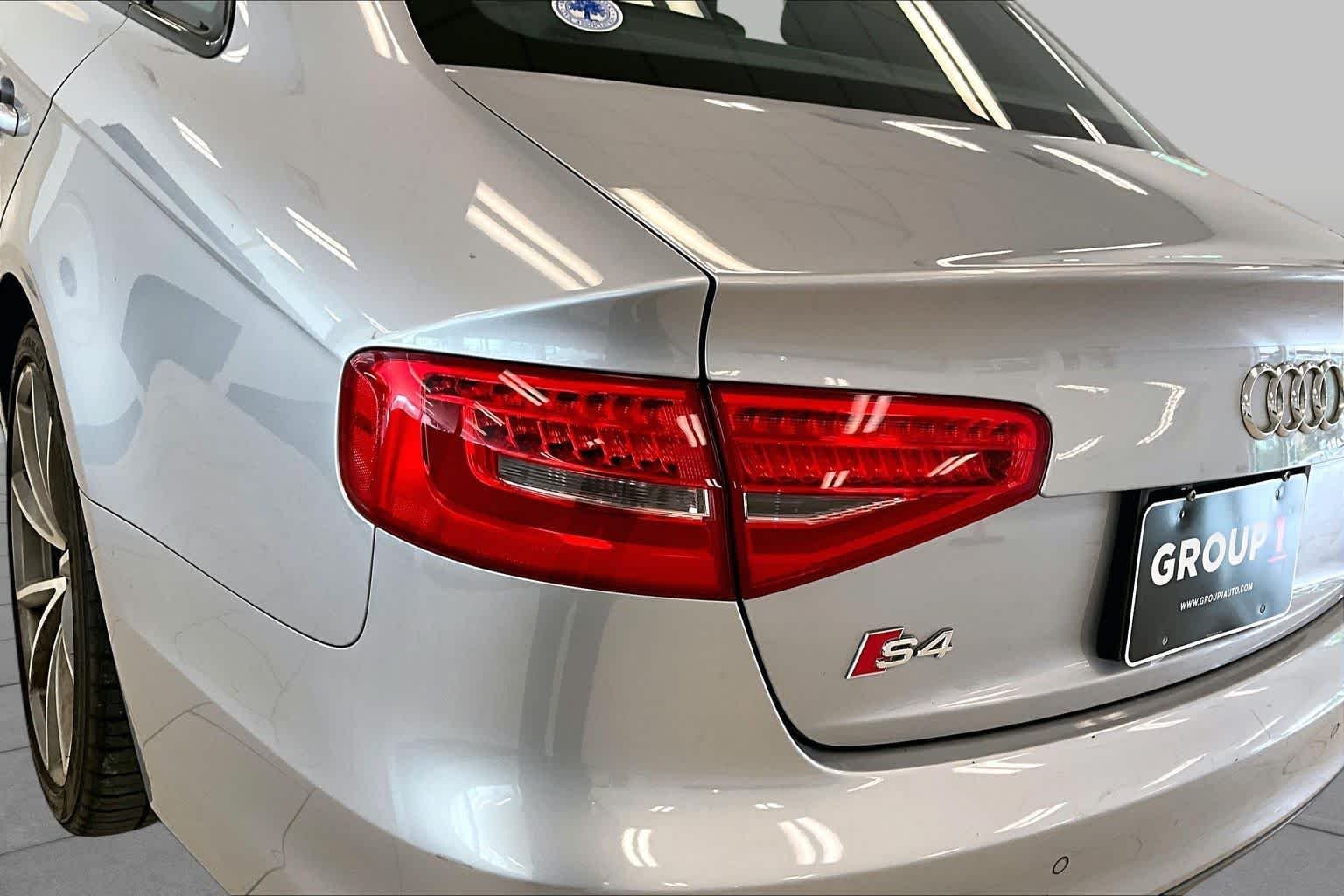 Used 2016 Florett Silver Metallic Audi Premium Plus image 25