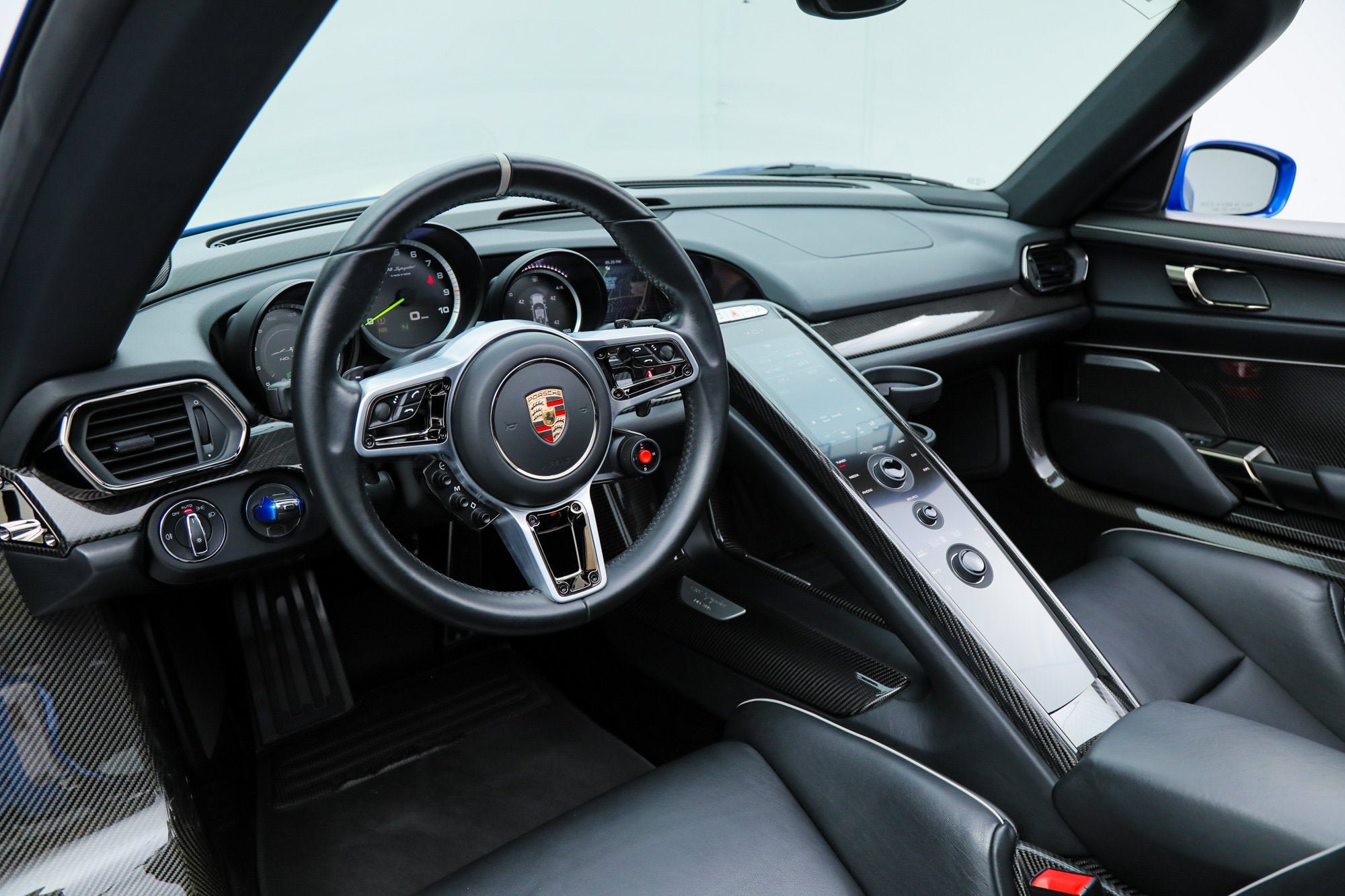Used 2015 Blue Porsche  image 31