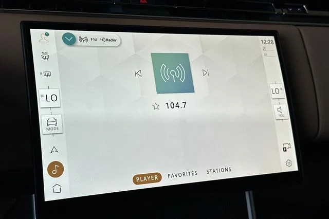 New 2026 Fuji White Land Rover SE image 16