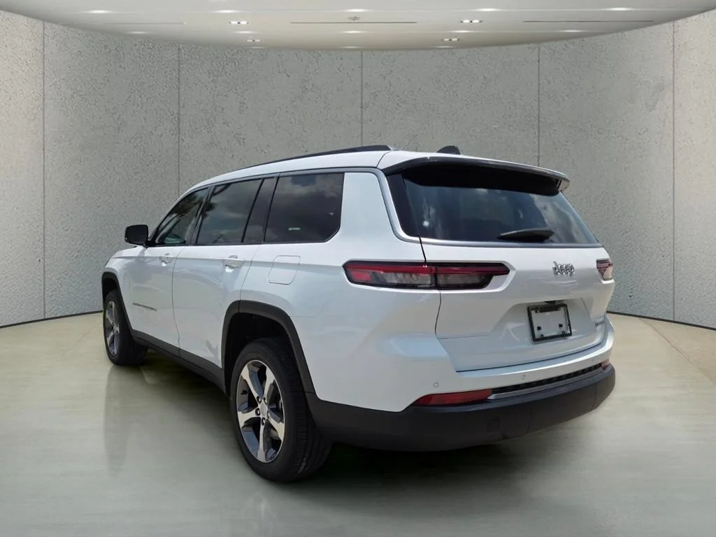 New 2026 Bright White Clear-Coat Exterior Paint Jeep Limited image 7