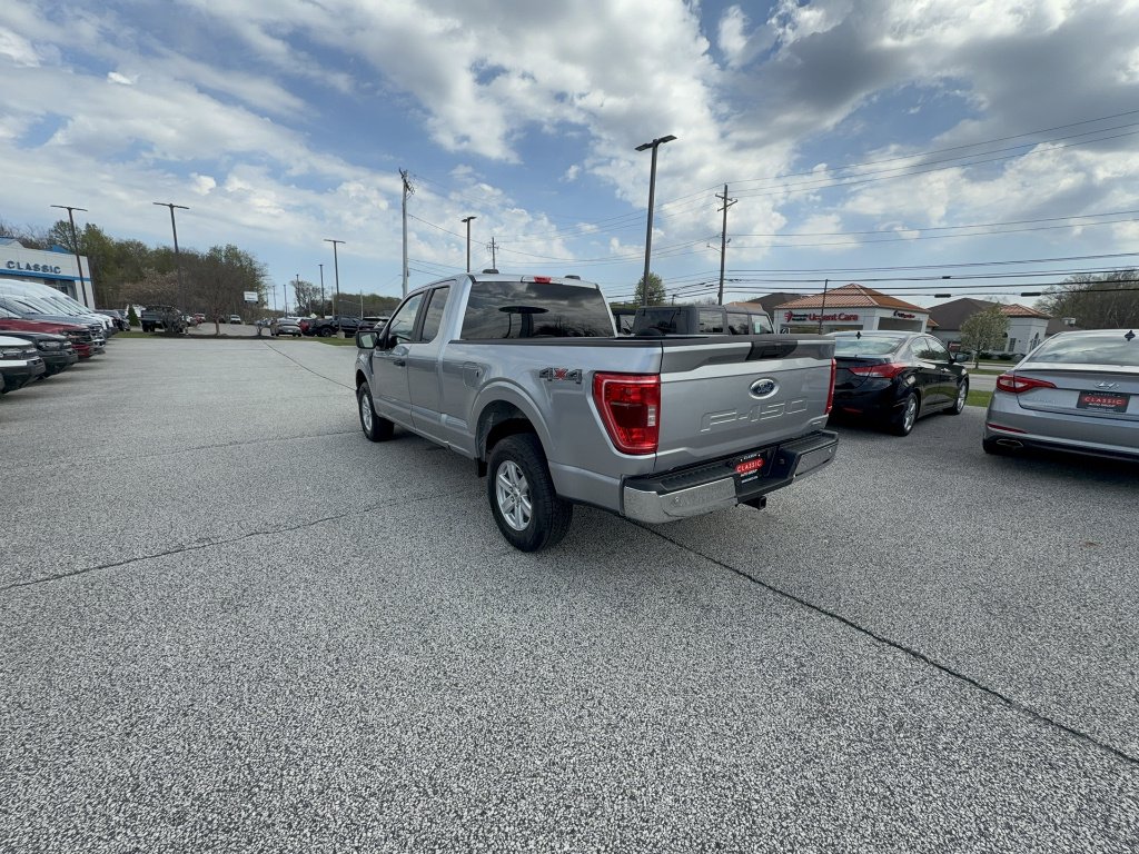 Certified Used 2022 Iconic Silver Ford XLT image 3