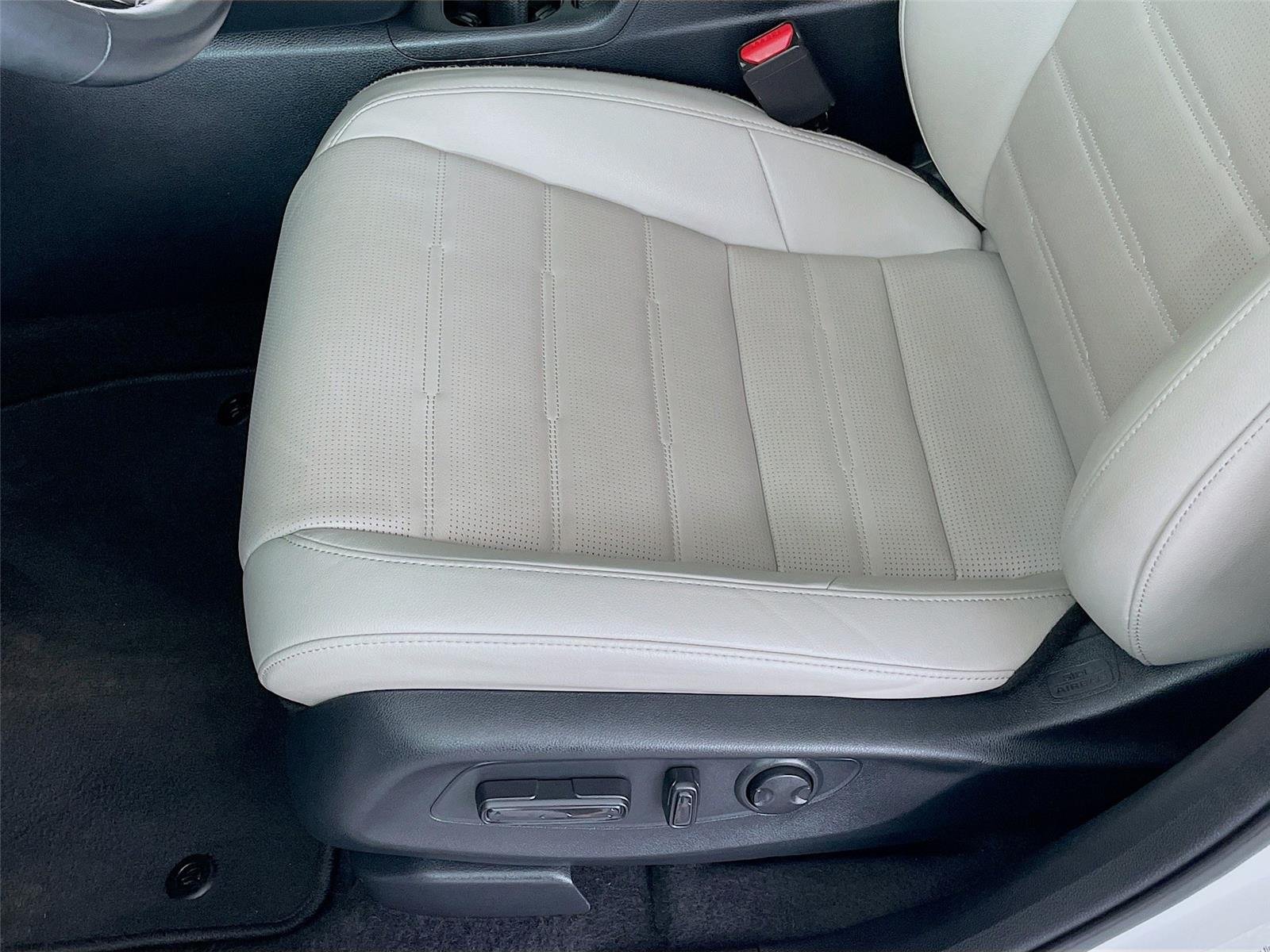 Used 2025 Platinum White Pearl Honda EX-L image 22