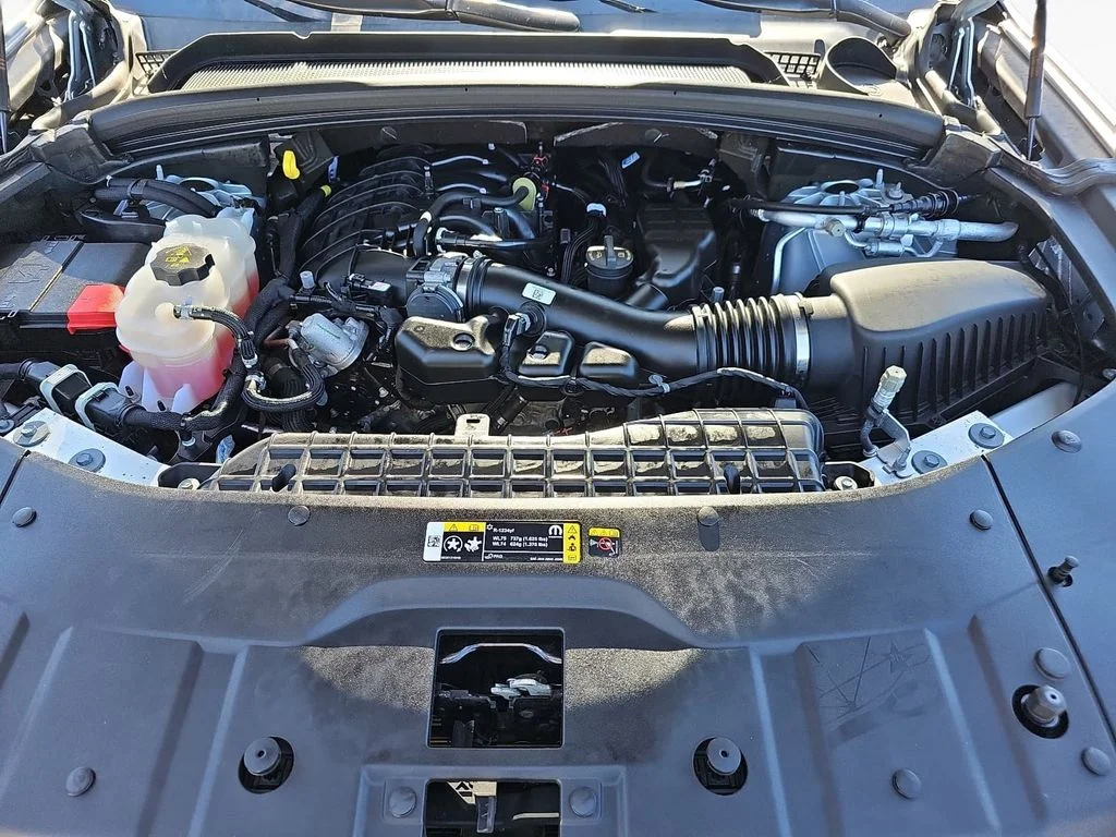 Used 2023 Silver Jeep Laredo image 29