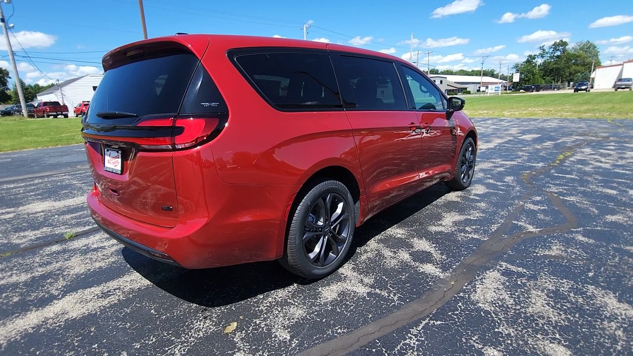 2026 Chrysler Pacifica Select - Photo 8