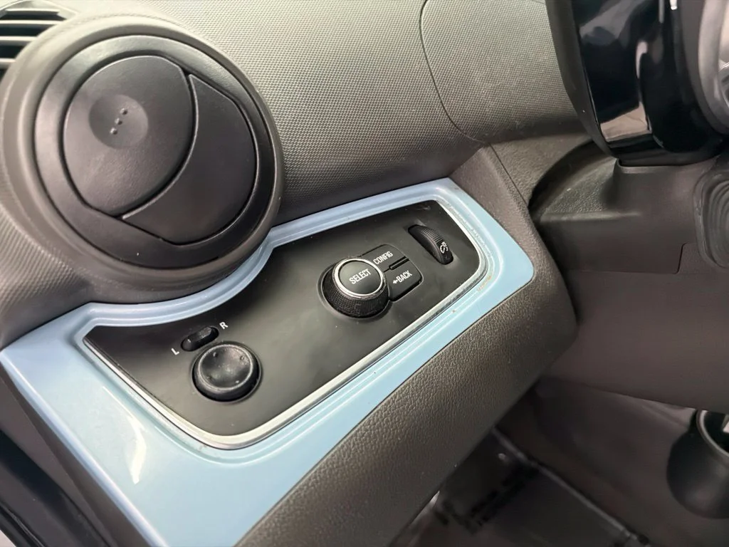 Used 2016 White Chevrolet 1LT image 19