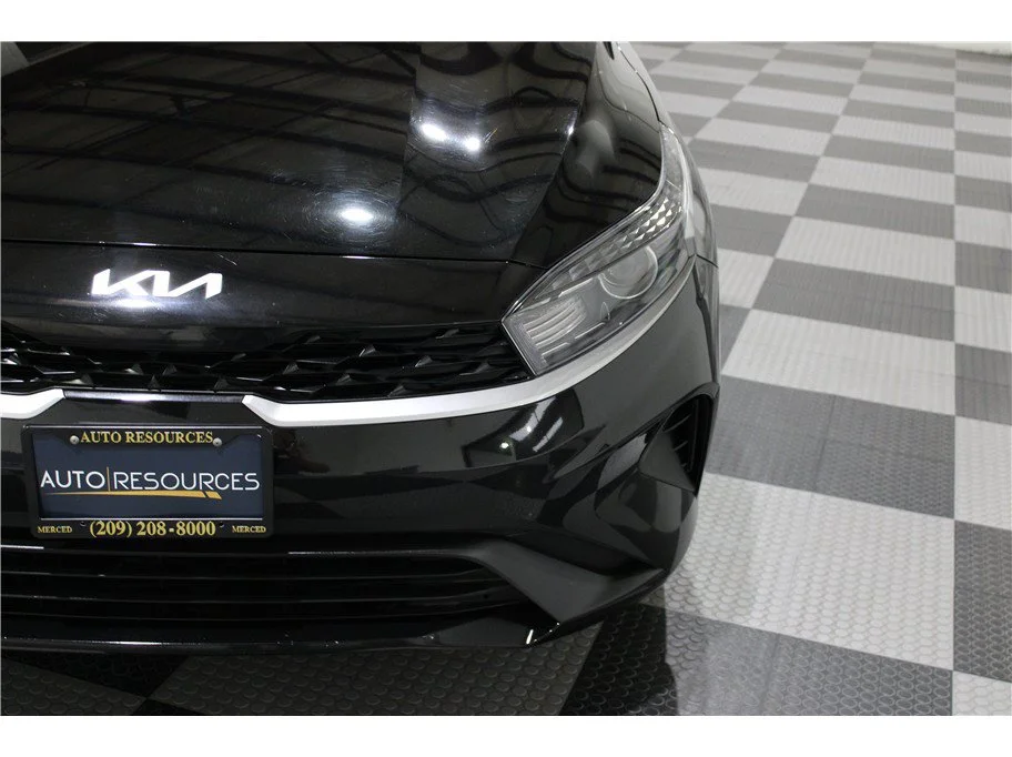 2023 Kia Forte LXS - Photo 8