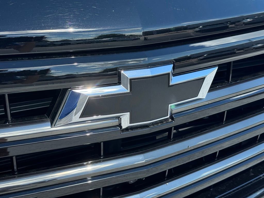 Used 2025 Black Chevrolet High Country image 9