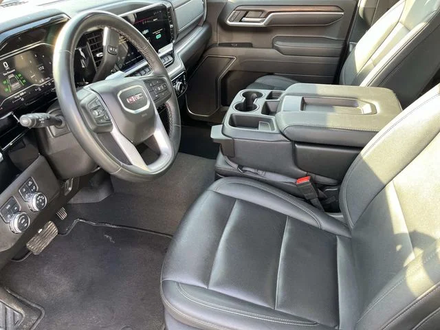 Used 2025 White GMC SLT image 24