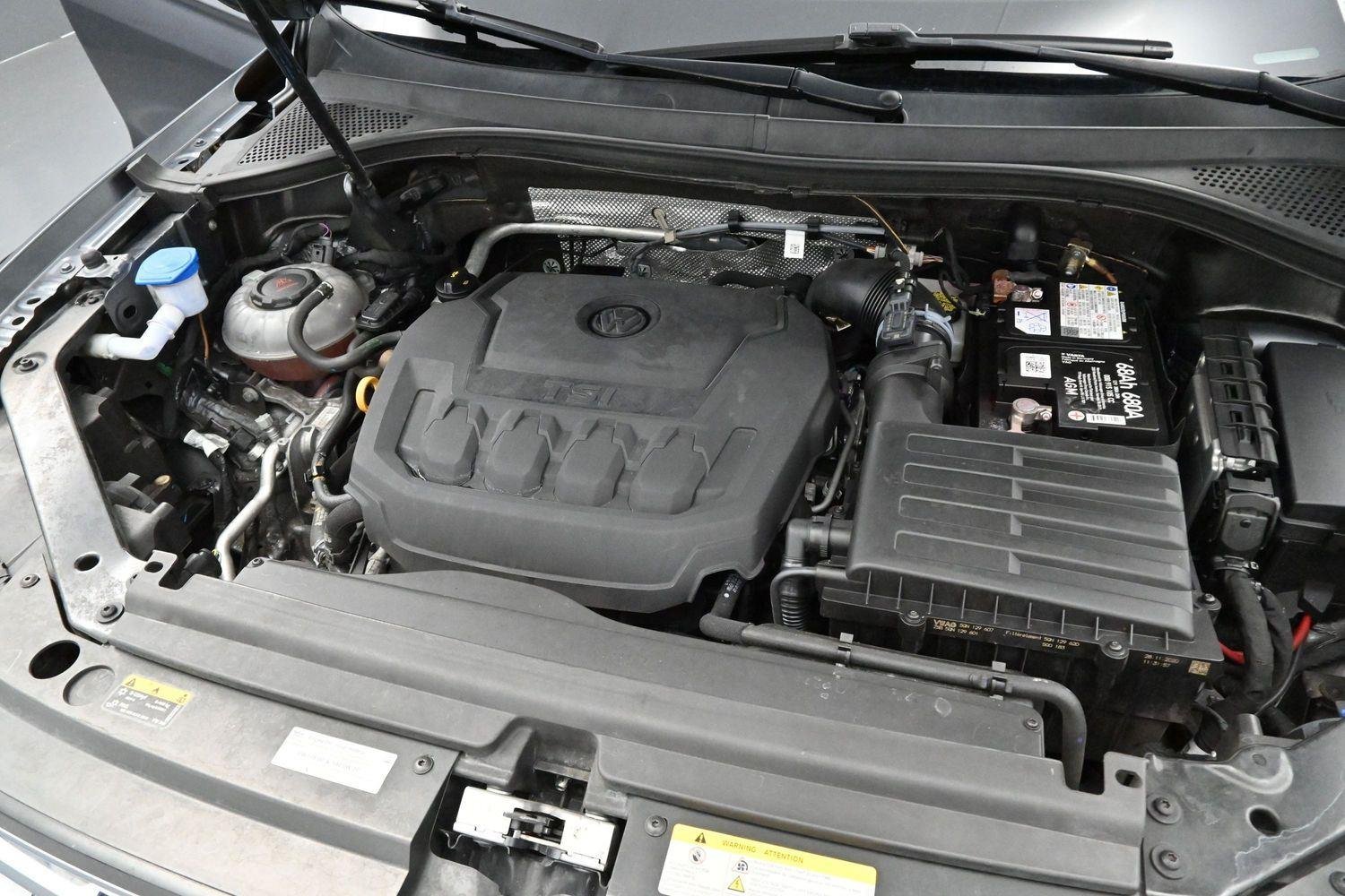 Used 2021 Platinum Gray Metallic Volkswagen SE image 28