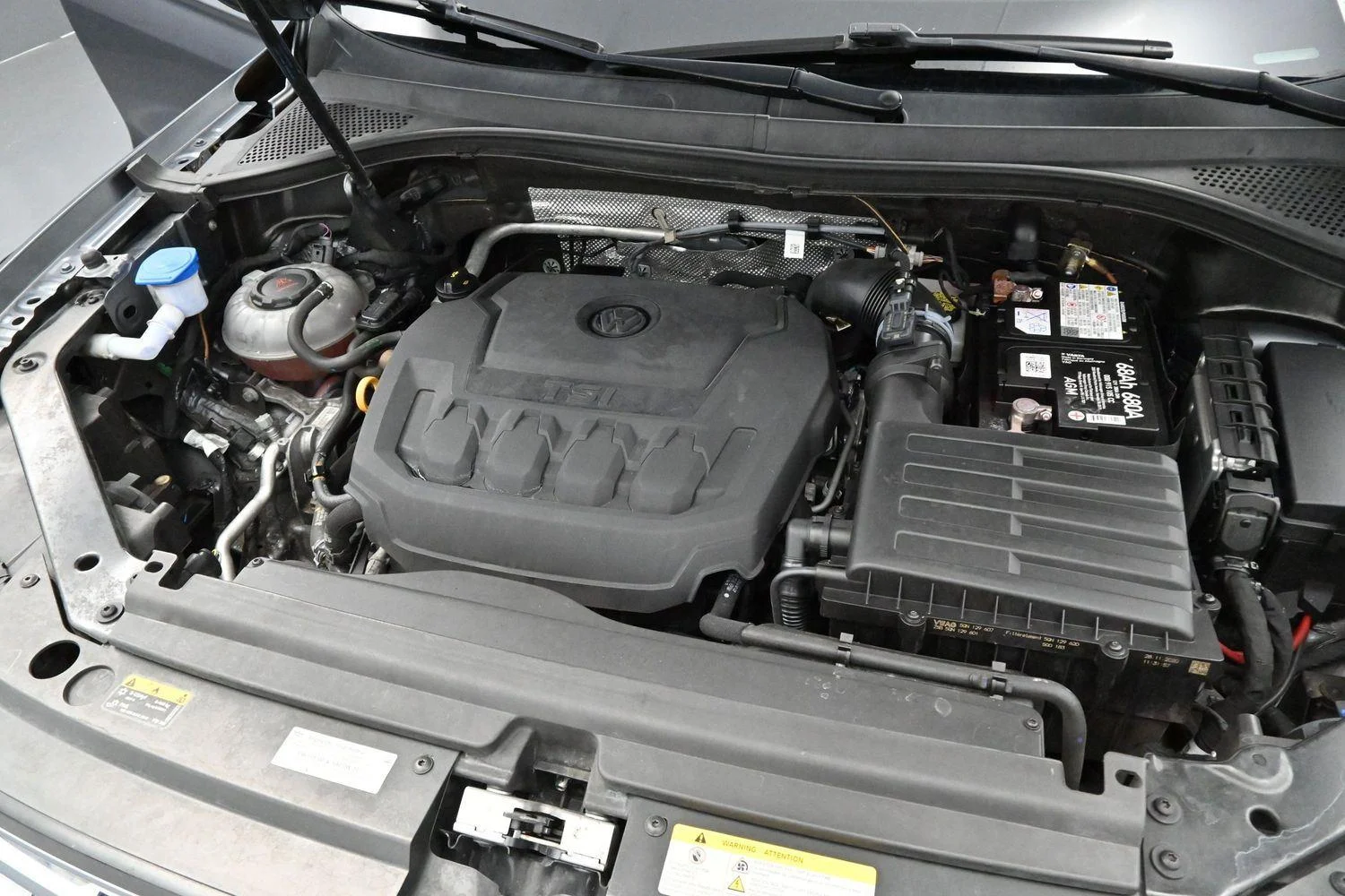 Used 2021 Platinum Gray Metallic Volkswagen SE image 28